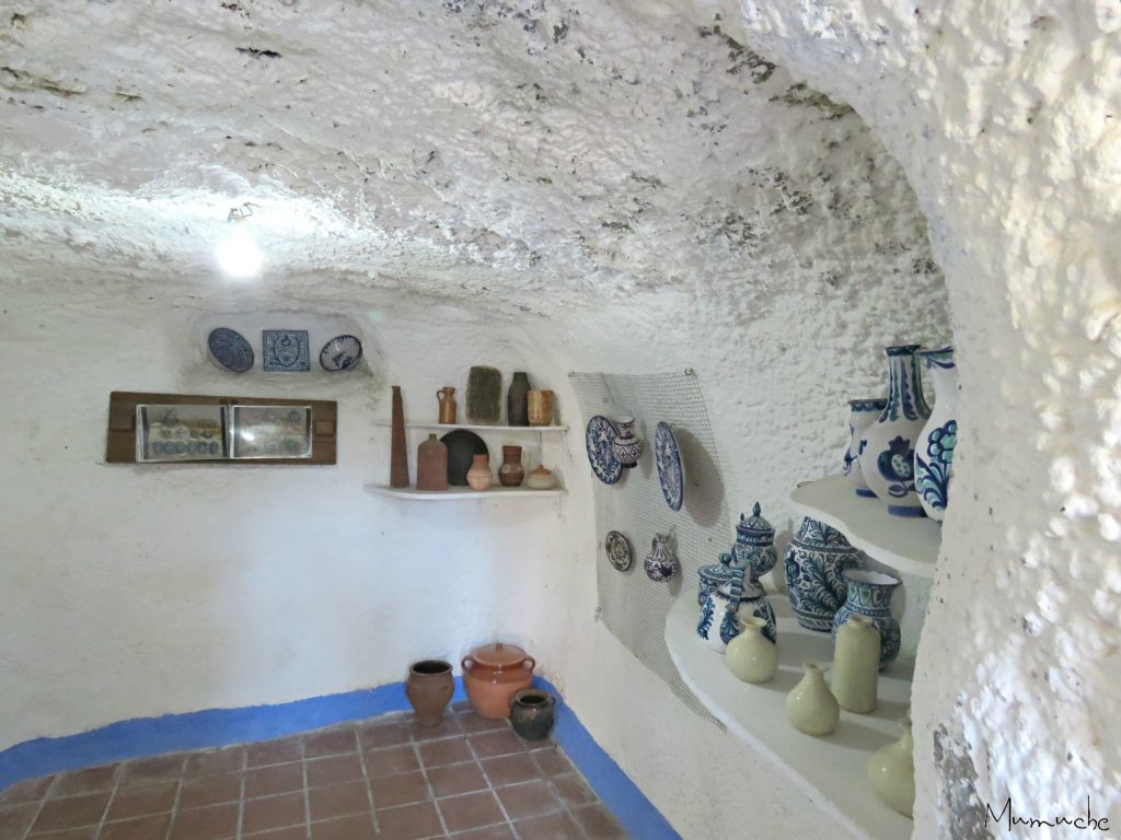 Cuevas - Pottery