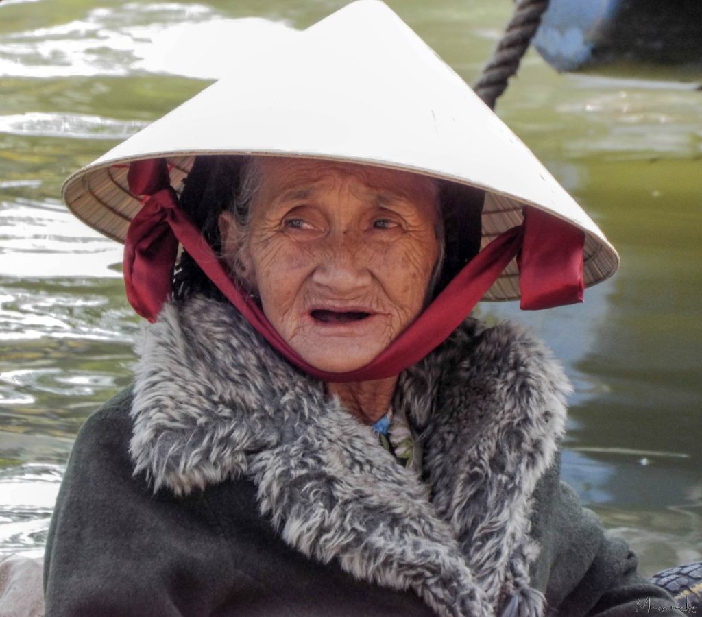 Vietnam - Hoi An - Old lady